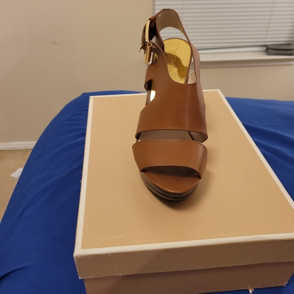 Michael Kors Tan High Heel - Picture 4 of 6